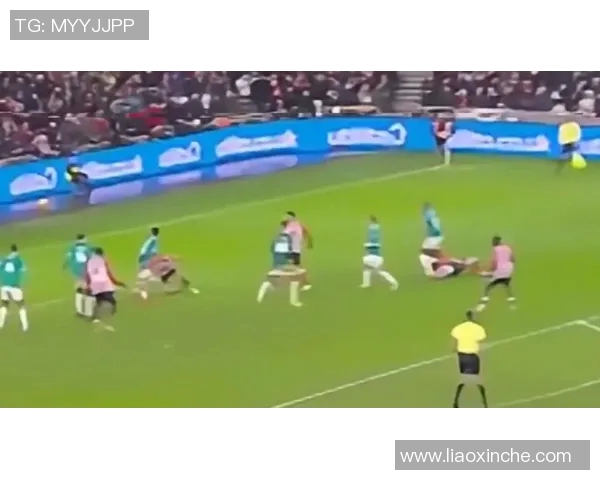 英超赛场惊现争议操作引热议球迷炸锅怒斥公平竞赛受挑战